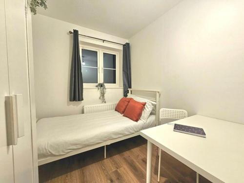 a small room with a bed and a window at Modern & Fully Furnished in Bristol
