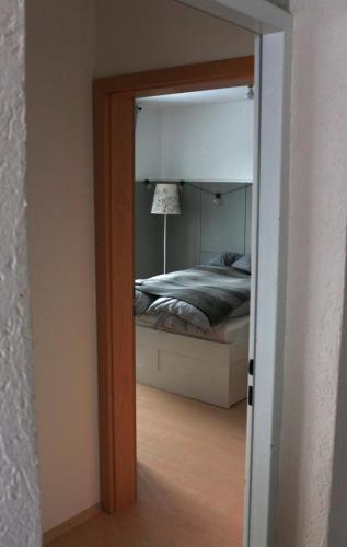 a mirror in a bedroom with a bed in it at Gemütlich schnuckelige Wohnung mit -Sommer- Pool in Nidderau