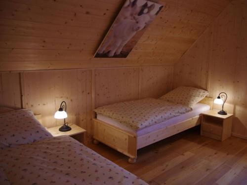 Postel nebo postele na pokoji v ubytování Characteristic apartment in Bernbeuren
