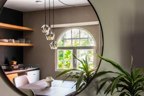 a mirror in a kitchen with a table and a window at HUATUSCO By Mr W in Mexico City