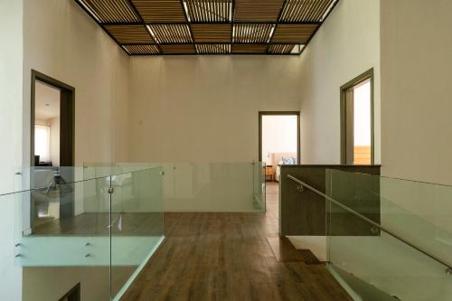 Ένα μπάνιο στο Exclusive Family House with Padel and Lake Chapala Access