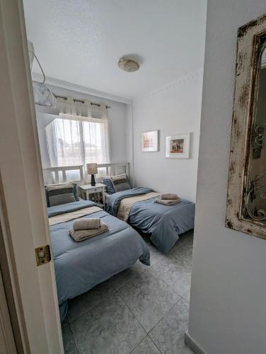 Una cama o camas en una habitación de 2 Bedroom Algorfa Townhouse with Pool