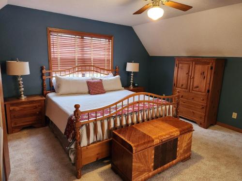 Katil atau katil-katil dalam bilik di Over The Moon | Blairsville GA