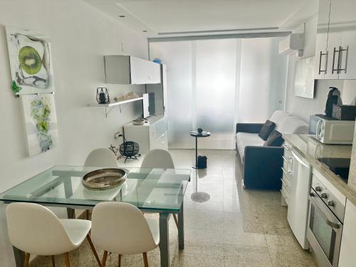 Dapur atau dapur kecil di Estudios HORIZONTE BEACH