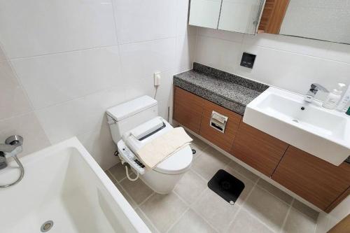 Ein Badezimmer in der Unterkunft Ocean view Full Option 4Bed 3Room APT