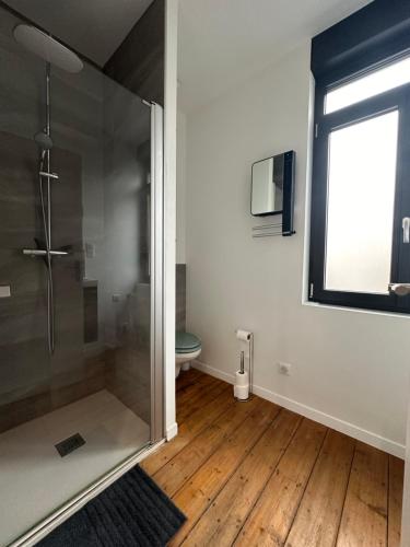 Ένα μπάνιο στο IMMEUBLE ST-PIERRE - GARE 10min - HORTILLONNAGES 5min - WIFI - TV HD