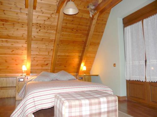 A bed or beds in a room at Charming Chalet in Viella, Mountain View