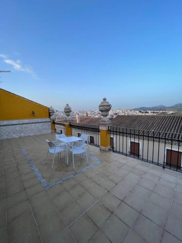 a patio with two chairs and a table on a building at Apartamentos Abeto in Ronda