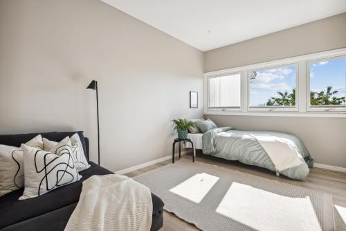 Tempat tidur dalam kamar di Luxury house with 5 bedrooms close to Oslo Centrum