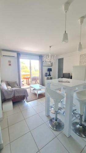 Photo de la galerie de l'établissement Charming T3 on the seafront, à Ajaccio