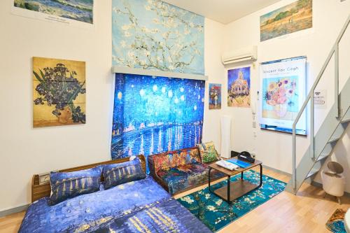 Ένα ή περισσότερα κρεβάτια σε δωμάτιο στο Van Gogh Tokyo Shinjyuku Shibuya New Open !