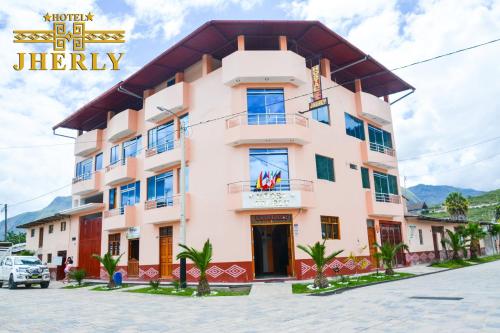 HOTEL JHERLY في Nuevo Tingo: مبنى في مدينة theuvananthapuram