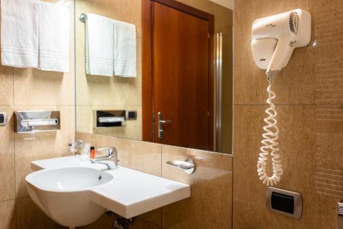 Hotel Airone - Ombrellone incluso al bagno Dolce Vita a Marina dal 1 giugno al 28 settembreにあるバスルーム