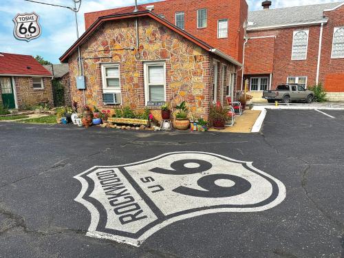a house with a painted sign on the street at Rockwood Motor Court in Springfield
