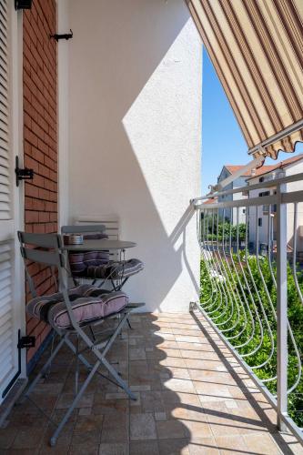Apartments with parking space Vodice - 22290
