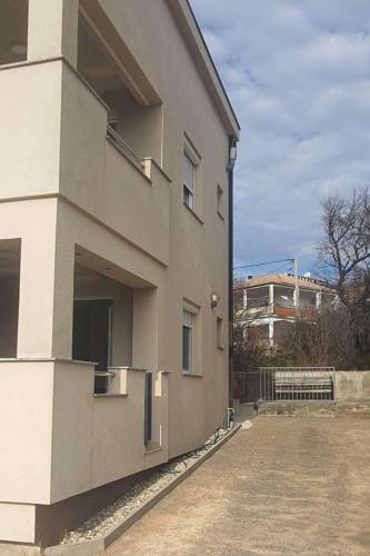 Apartments with parking space Rovanjska, Paklenica - 22260