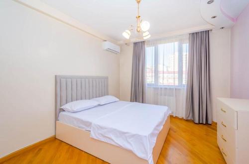 Postel nebo postele na pokoji v ubytování 40 excellent three-room apartment in the center of Yerevan