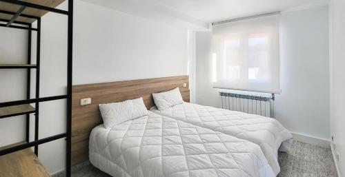 Ένα ή περισσότερα κρεβάτια σε δωμάτιο στο AG Casa Vilamar en primera linea de playa Razo