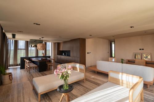 TV a/nebo společenská místnost v ubytování BESPOKE, member of Small Luxury Hotels