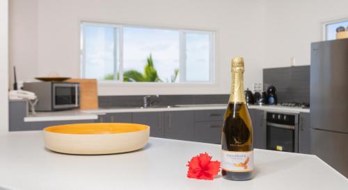 Una cocina o zona de cocina en Ocean Spray Villas
