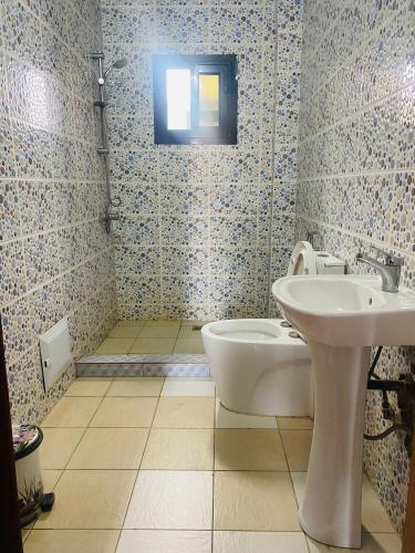 a bathroom with a sink and a toilet at Résidence El Hadji Annexe in Dakar