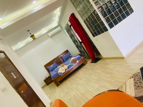 an overhead view of a living room with a couch at Résidence El Hadji Annexe in Dakar