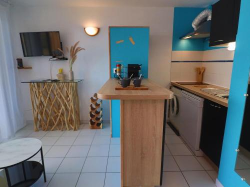 Appartement rénové avec loggia, WIFI, parking privé à Sète - FR-1-472A-294