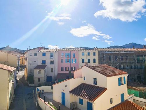 Appartement T3 avec Mezzanine et Terrasse au Cœur de Collioure, Proche Plages et Commerces - FR-1-309-431