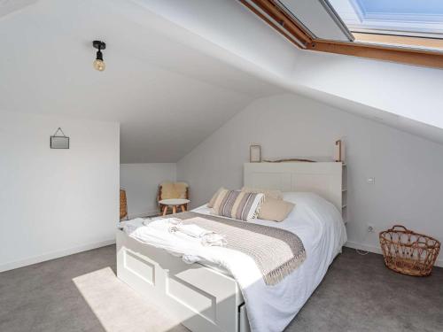 a bedroom with a white bed in a attic at Appartement Biarritz, 3 pièces, 4 personnes - FR-1-3-604 in Biarritz