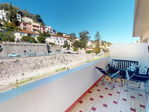 Spacieux 2P climatisé centre-ville Menton avec grande terrasse, proche plages et commerces