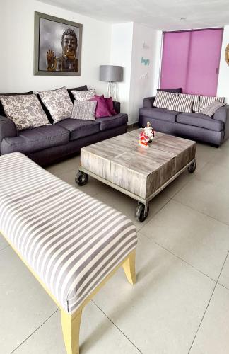 a living room with a couch and a coffee table at Cálida casa pet friendly, CDMX in Mexico City
