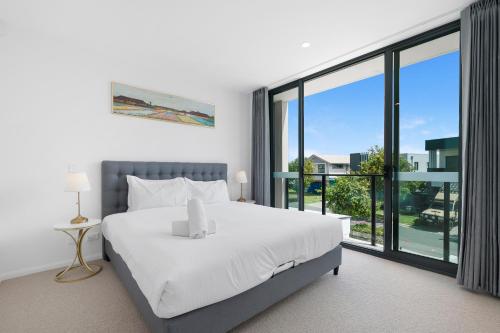 Ένα ή περισσότερα κρεβάτια σε δωμάτιο στο The Residences at The Peninsula