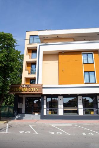 a large building with a hotel room city at Hotel Forum City in Pazardzhik