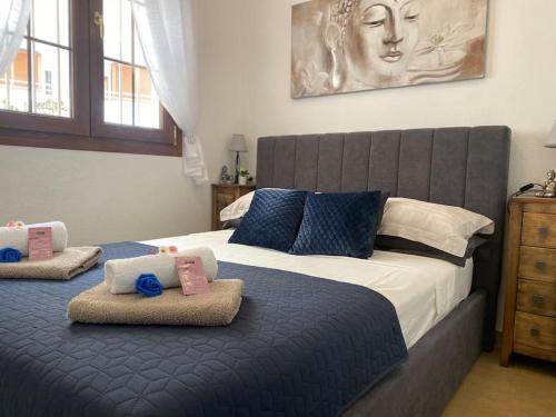 Un pat sau paturi într-o cameră la 2 line Apartment Capnegret Altea