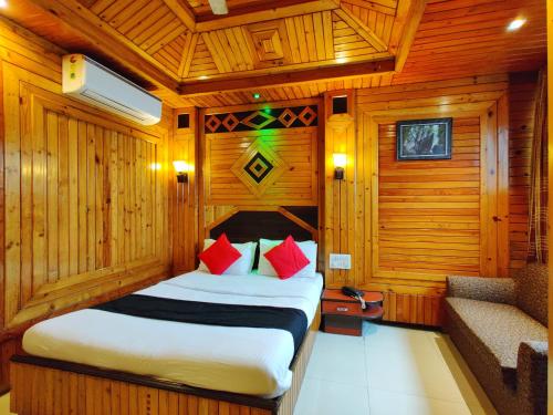 Postel nebo postele na pokoji v ubytování Hotel Pratap Heritage