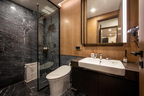Ένα μπάνιο στο Lumiere Riverside - Raymond Holm - Luxurious 5-star apartment