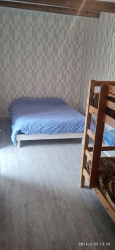 Una cama o camas en una habitación de Gîte de Bena