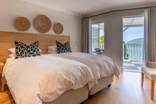 Кровать или кровати в номере Hide-Away Guest House