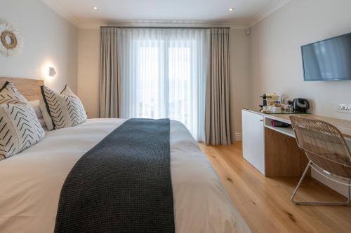 Кровать или кровати в номере Hide-Away Guest House