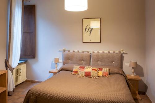 a bedroom with a bed with two pillows on it at Casa Vèra Affittacamere Appartamenti in Orvieto