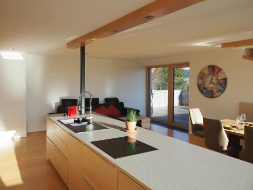 an open kitchen and living room with a counter top at Ferienwohnung Böhler in Doren