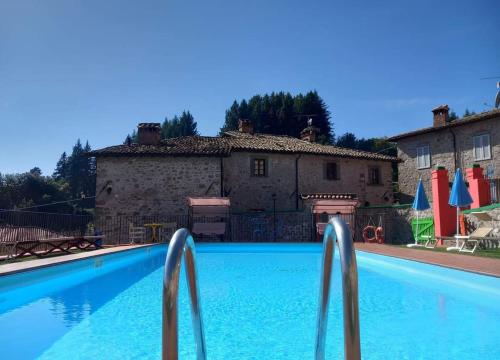 a swimming pool in front of a building at Agriturismo I Cerretelli in Barga