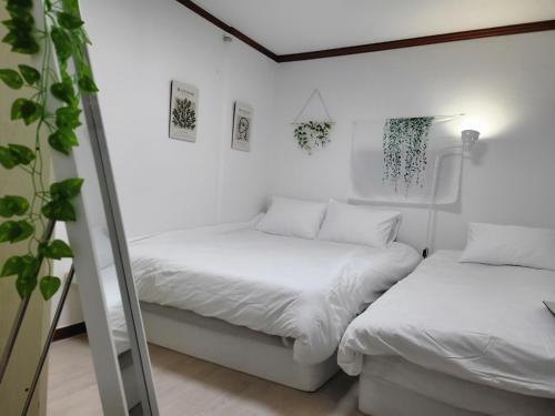 Кровать или кровати в номере Ulsan stay