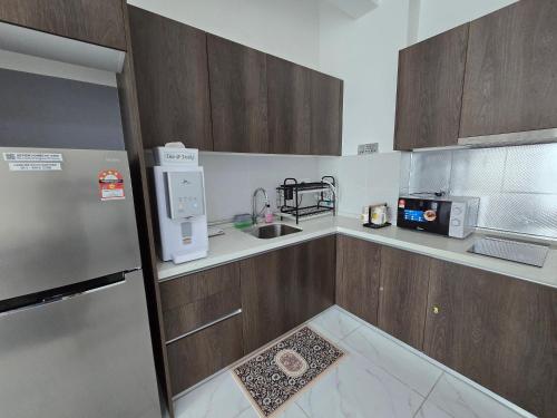 Dapur atau dapur kecil di Trio Guest House at Troika Residency