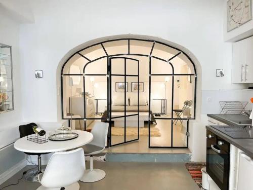 Η κουζίνα ή μικρή κουζίνα στο Le studio du Marquis