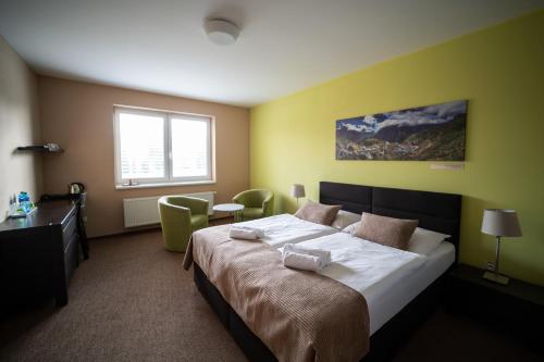 Ένα ή περισσότερα κρεβάτια σε δωμάτιο στο Garni hotel Svitavy