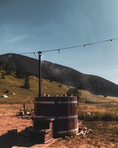 Gallery image of Barrel Land Blidinje - Drvena bačva za spavanje in Posušje