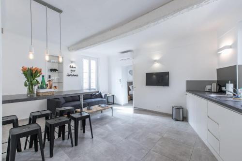 2 pièces balcon 4 pers Meynadier Palais 1 minute by Olam Properties