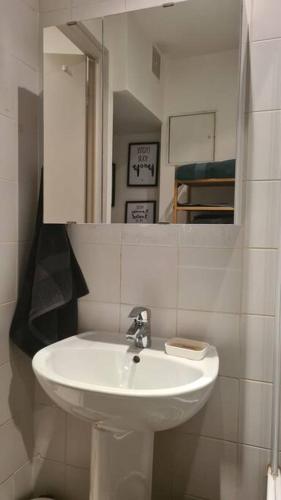 Bilik mandi di Emplacement exceptionnel et rare Paris Suresnes longchamp
