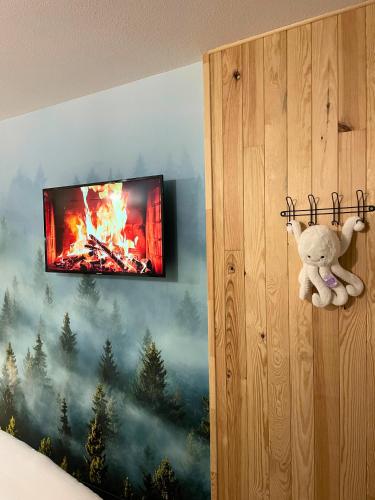 Μια τηλεόραση ή/και κέντρο ψυχαγωγίας στο [Chalet] Studio Premium, WIFI, Chaleureux